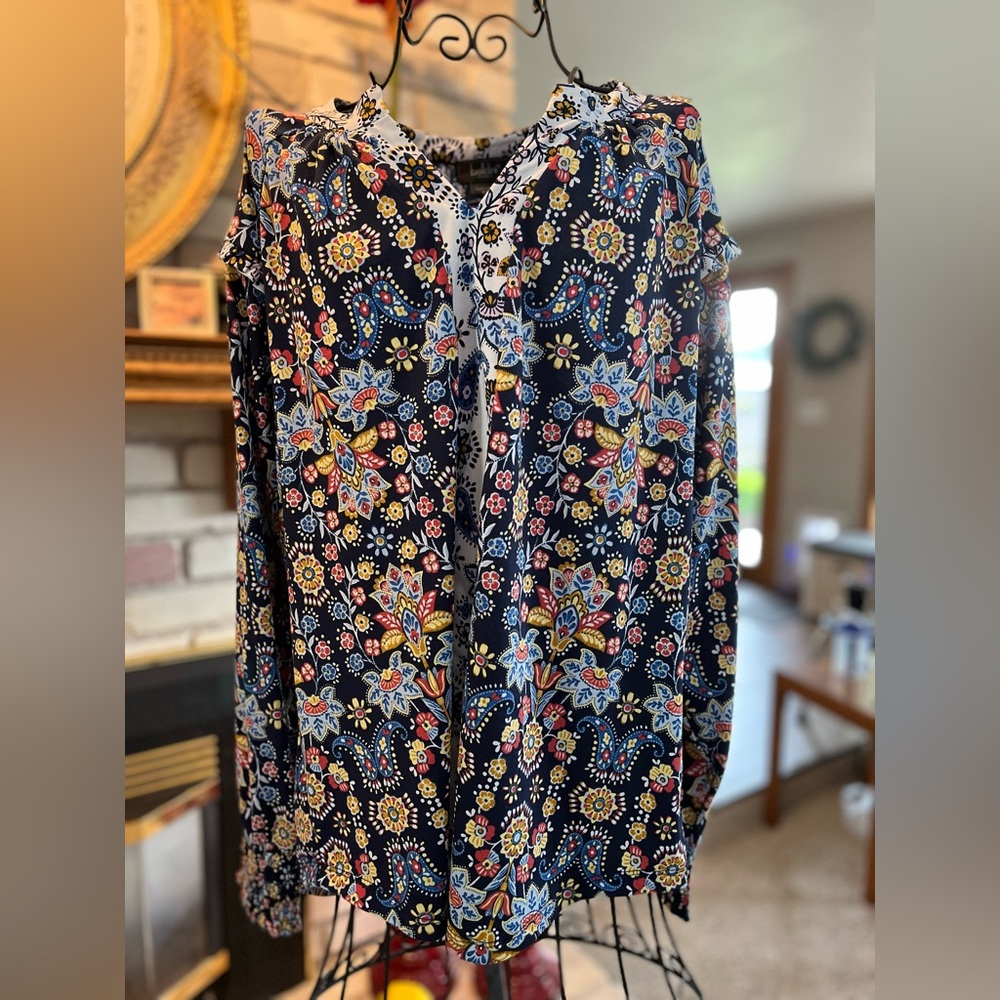 Belldini Boho Navy floral long sleeve top 2X ruffles at shoulder & elastic@ cuff